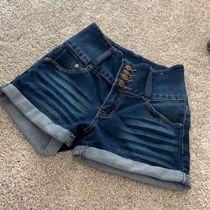 High waisted booty push shorts.